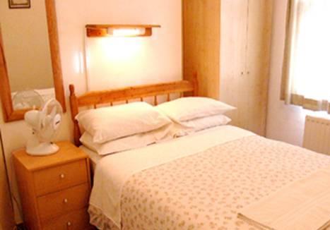 St. George'S Lodge Kingston upon Thames  Room photo