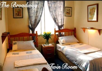 St. George'S Lodge Kingston upon Thames  Room photo
